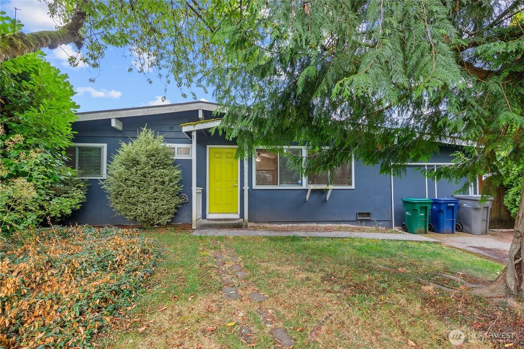 Photo of 14009 91st Place NE, Kirkland, WA 98034 (MLS # 2431185)