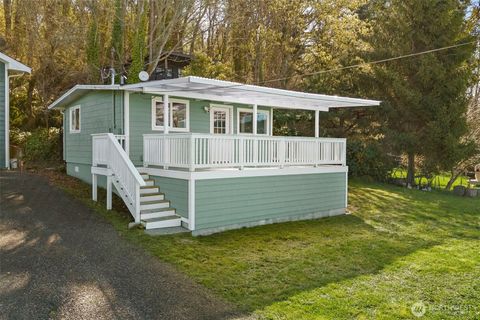 Photo of 27830 Manzanita Beach Road SW, Vashon, WA 98070 (MLS # 2504326)