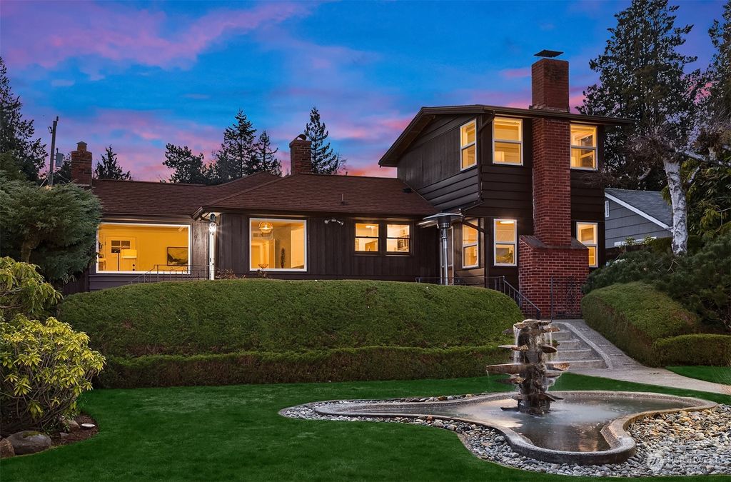 Photo of 11720 20th Avenue NE, Seattle, WA 98125 (MLS # 2049977)