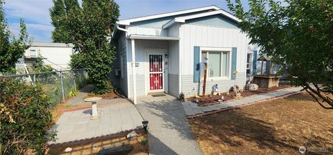Photo of 122 Ginko Street N, Soap Lake, WA 98851 (MLS # 2416011)