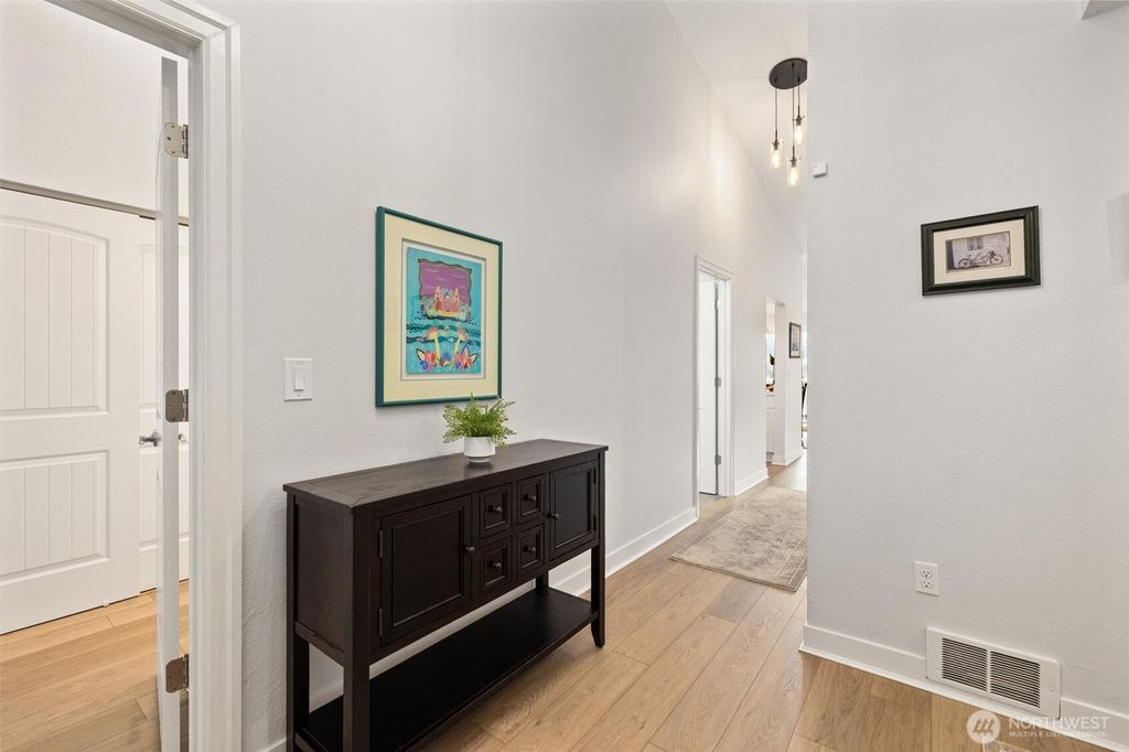 Photo of 210 Mountain Park Boulevard SW #F303, Issaquah, WA 98027 (MLS # 2502773)