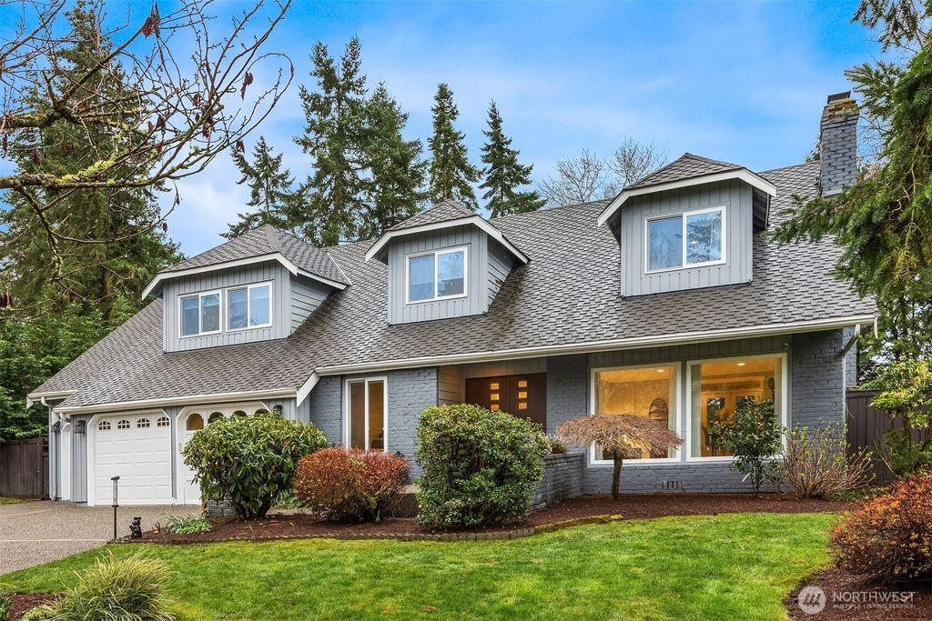 Photo of 2516 Medina Circle, Medina, WA 98039 (MLS # 2490192)