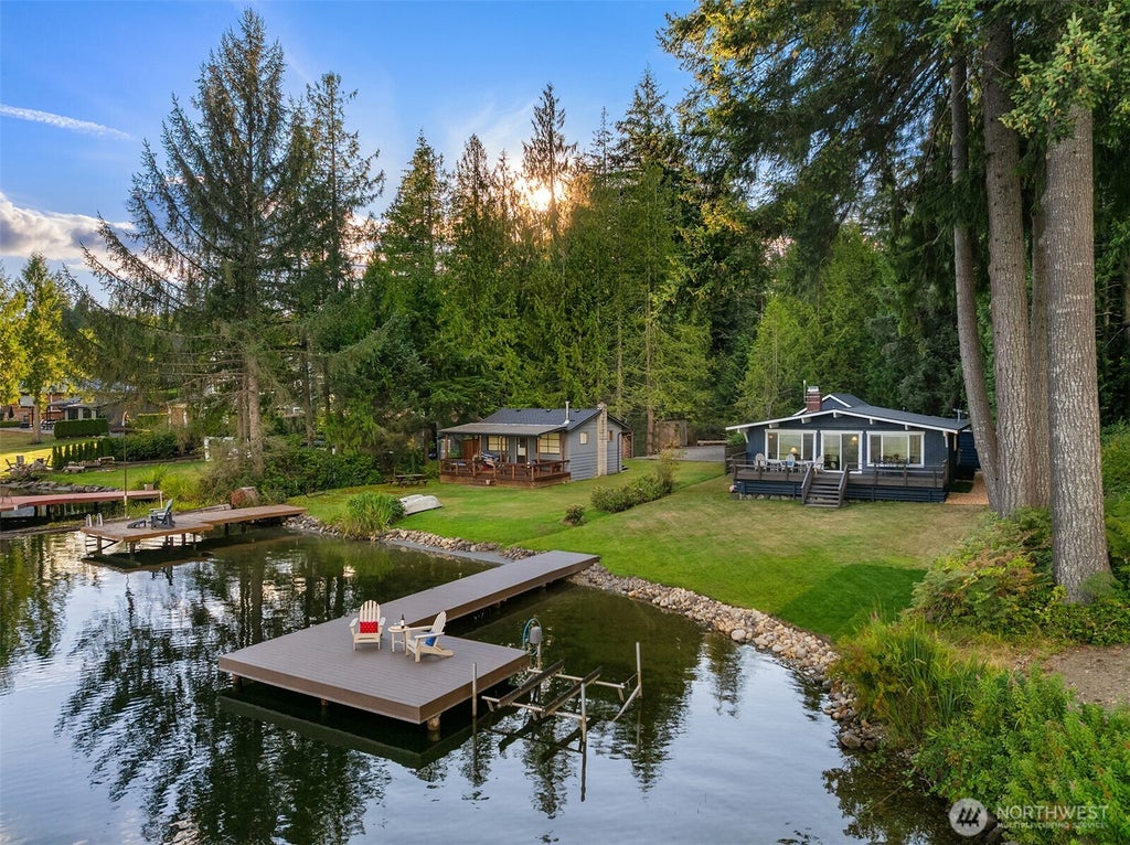 Photo of 3 SW LAKE ROESIGER ROAD RD, Snohomish, WA 98290 (MLS # 2573654)
