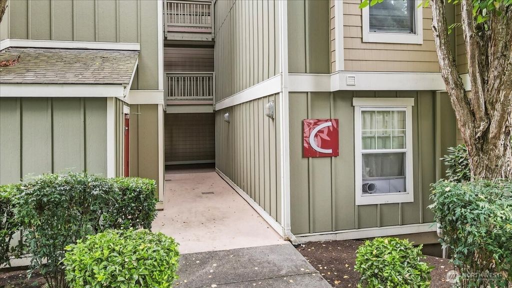 Photo of 7711 NE 175th Street #C106, Kenmore, WA 98028 (MLS # 2389349)