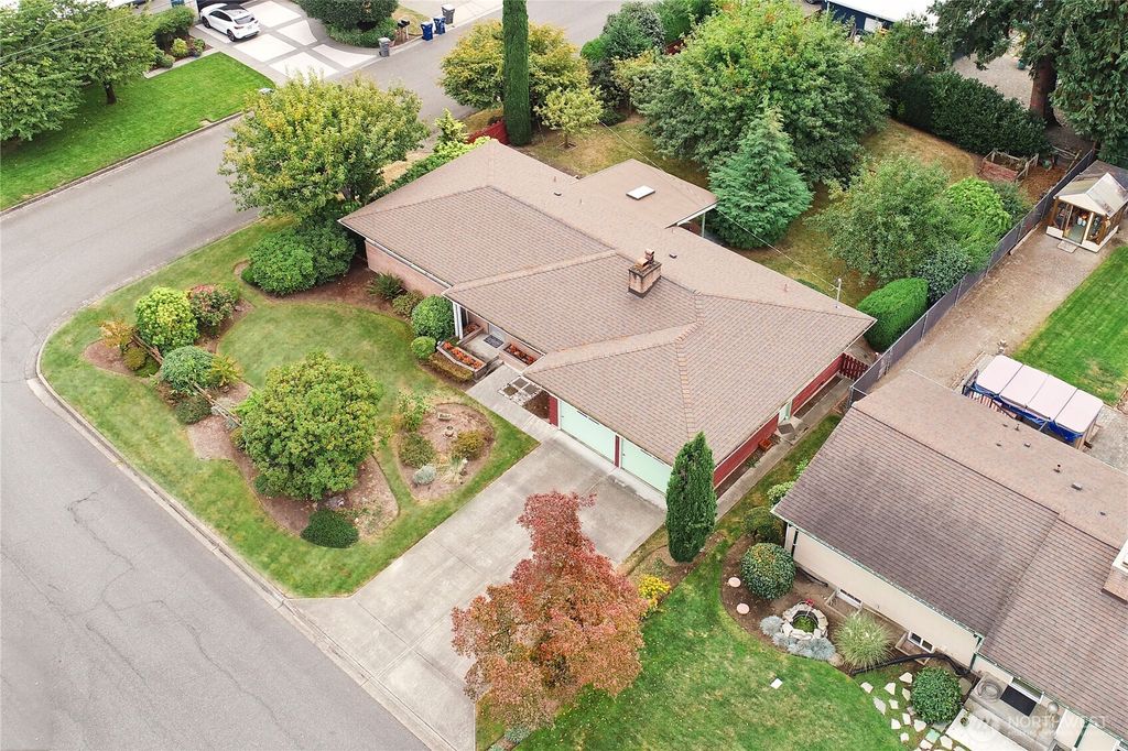 Photo of 1414 12th Street NE, Auburn, WA 98002 (MLS # 2438328)