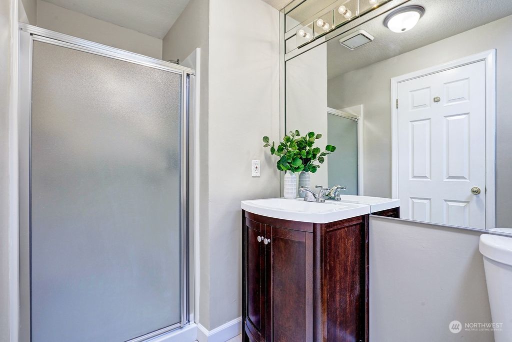 listing image 9369477089800498301