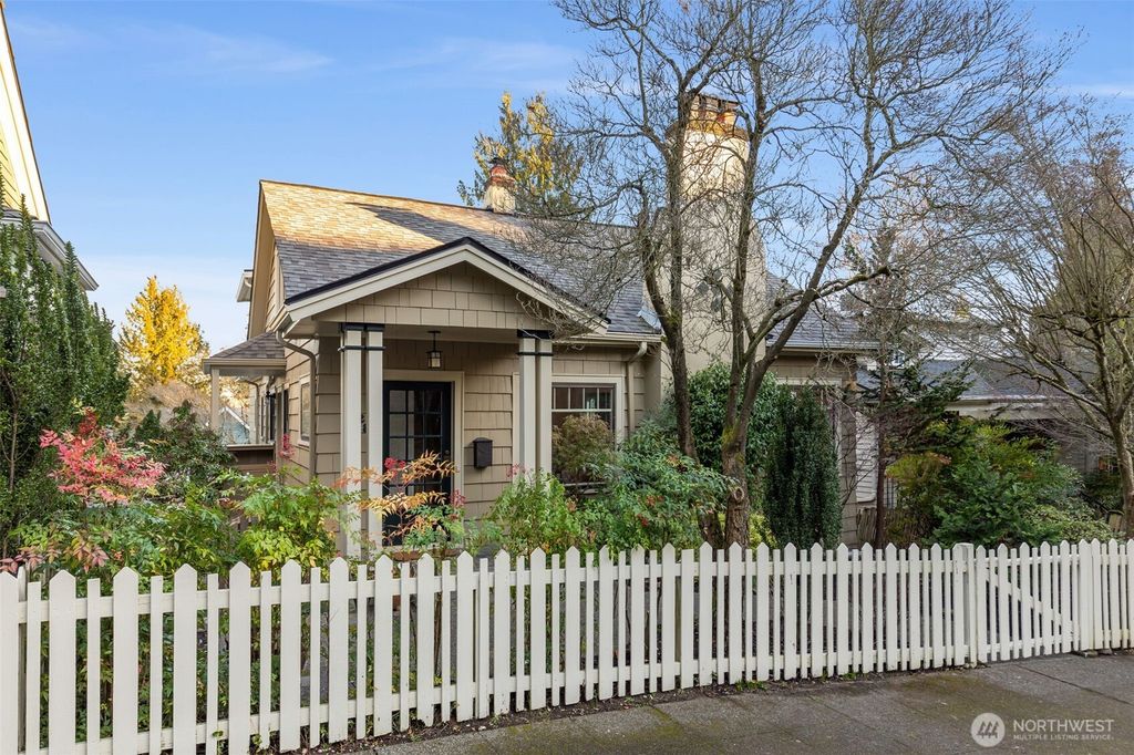 Photo of 1828 NE Ravenna Boulevard, Seattle, WA 98105 (MLS # 2470908)