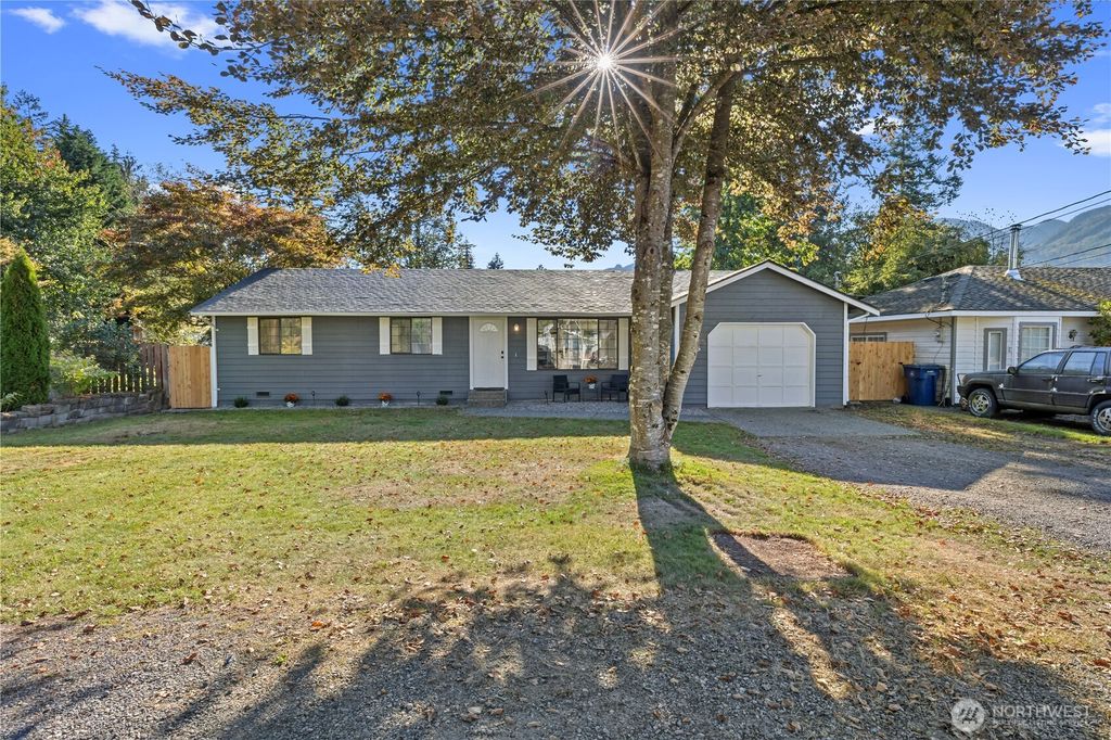 Photo of 256 7th Street, Gold Bar, WA 98251 (MLS # 2441964)
