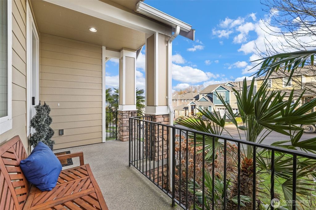 Photo of 1320 34th Street SE, Puyallup, WA 98372 (MLS # 2467517)