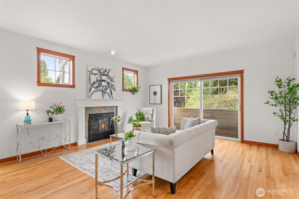 Photo of 14508 31st Avenue NE, Shoreline, WA 98155 (MLS # 2341411)