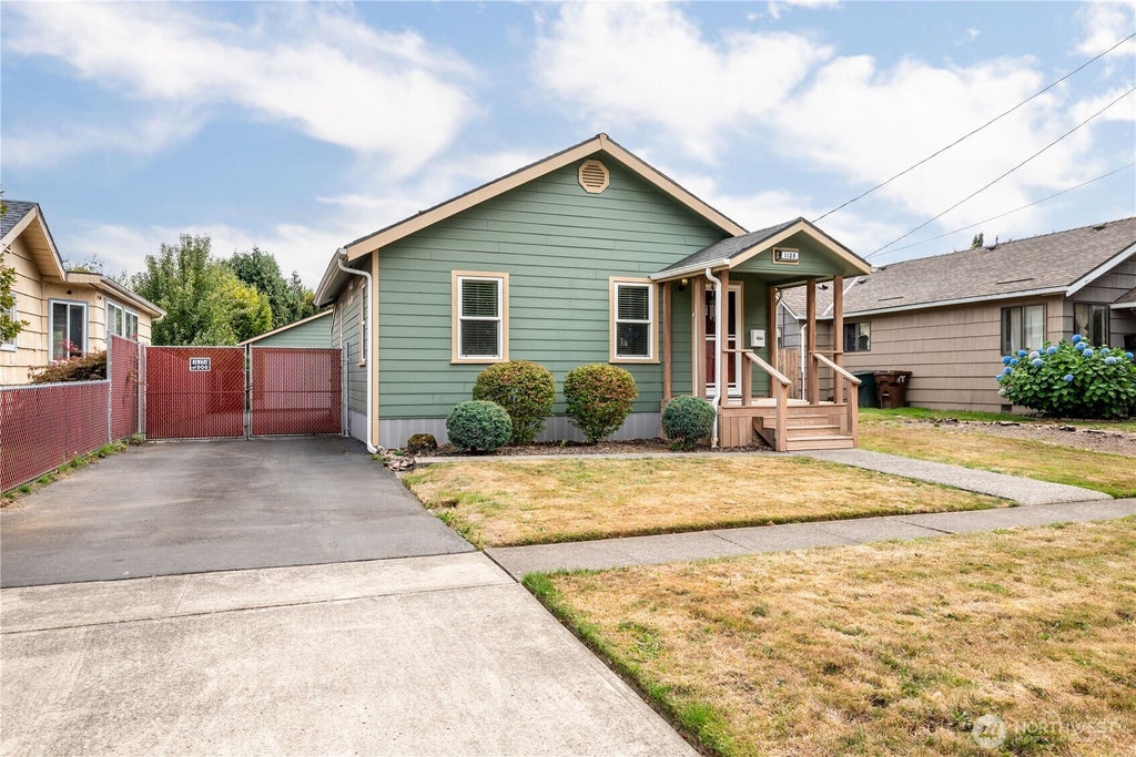 Photo of 1128 9th Avenue, Longview, WA 98632 (MLS # 2582056)
