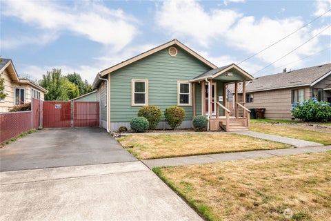 Photo of 1128 9th Avenue, Longview, WA 98632 (MLS # 2582056)