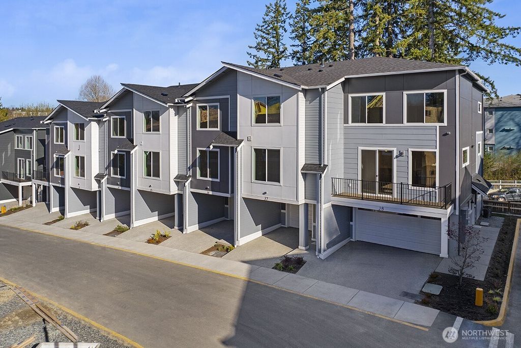 Photo of 16823 Alder Way #J7, Lynnwood, WA 98037 (MLS # 2515588)