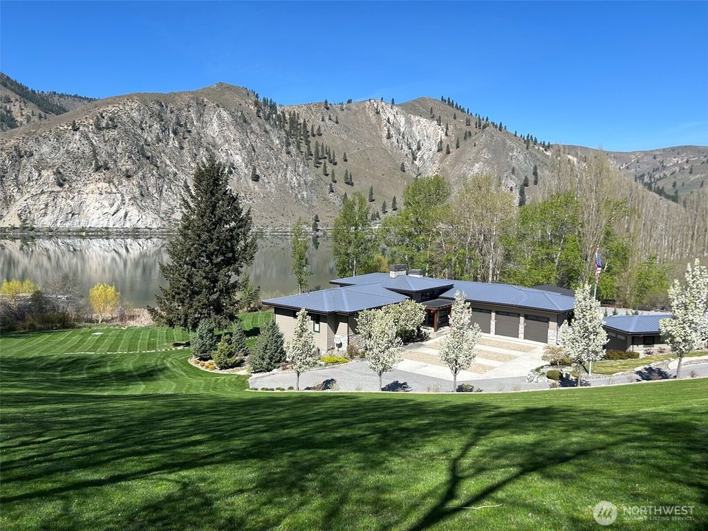 Photo of 11 Alcazar Lane, Orondo, WA 98843 (MLS # 2560048)