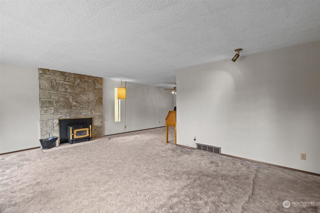 Photo of 18015 Ashworth Avenue N, Shoreline, WA 98133 (MLS # 2071749)