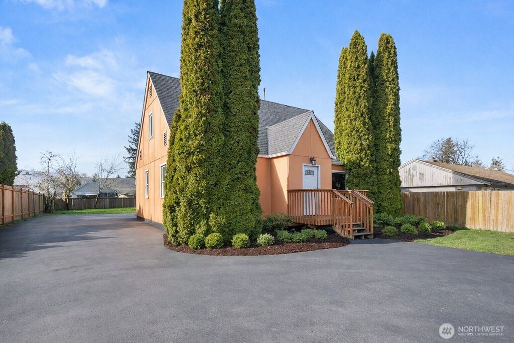 Photo of 749 4th Avenue N, Kent, WA 98032 (MLS # 2488160)