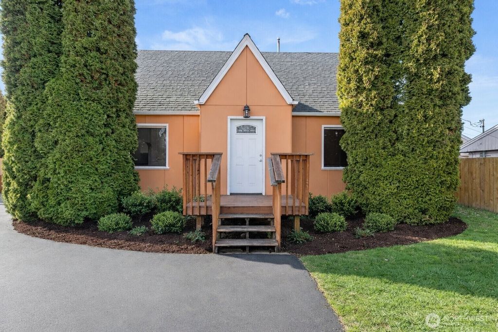 Photo of 749 4th Avenue N, Kent, WA 98032 (MLS # 2488160)