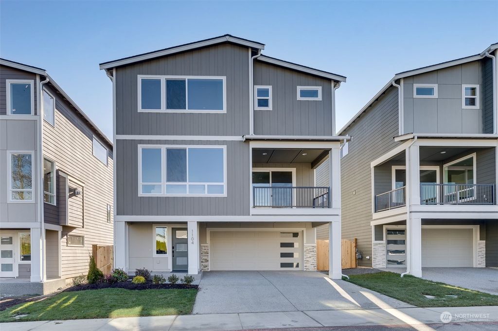 Photo of 1104 168th Street SW, Lynnwood, WA 98037 (MLS # 2314556)