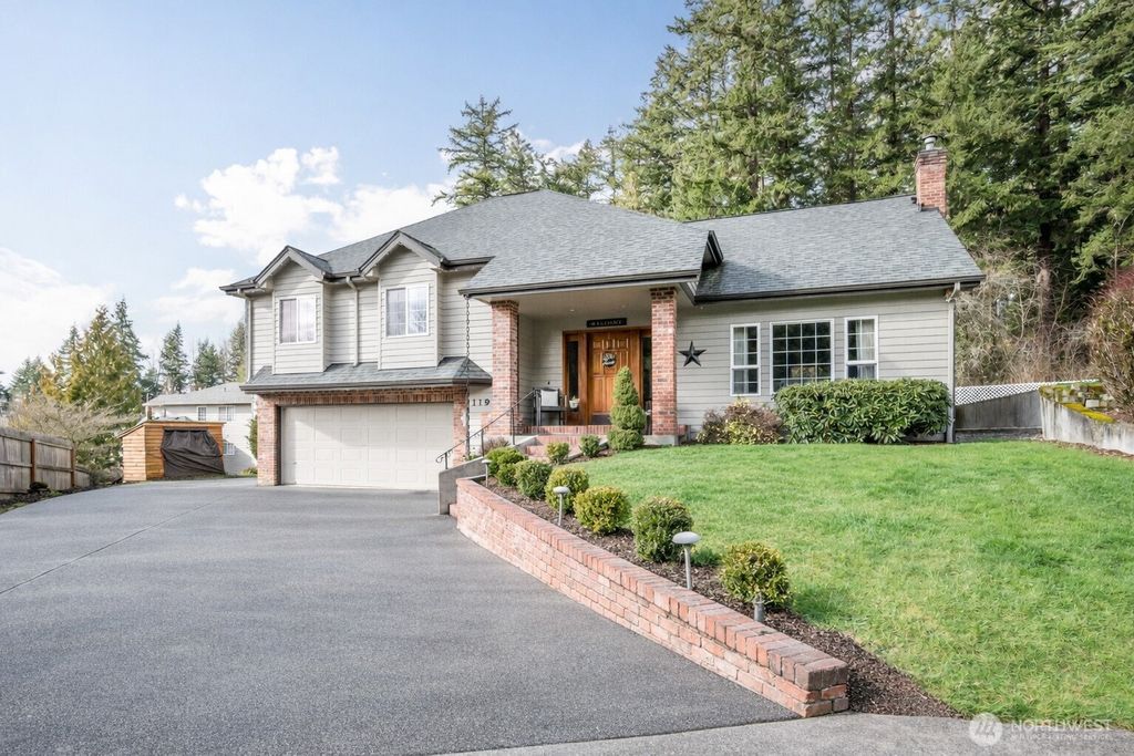 Photo of 119 Emerald Court, Kelso, WA 98626 (MLS # 2482212)