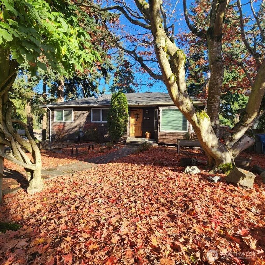 Photo of 20204 9th Avenue S, Des Moines, WA 98198 (MLS # 2435377)