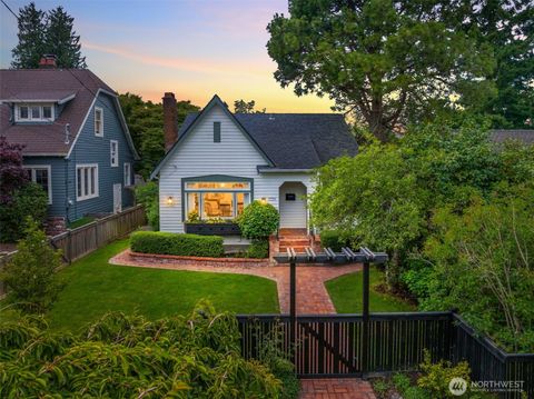 Photo of 2729 38th Avenue SW, Seattle, WA 98126 (MLS # 2546150)