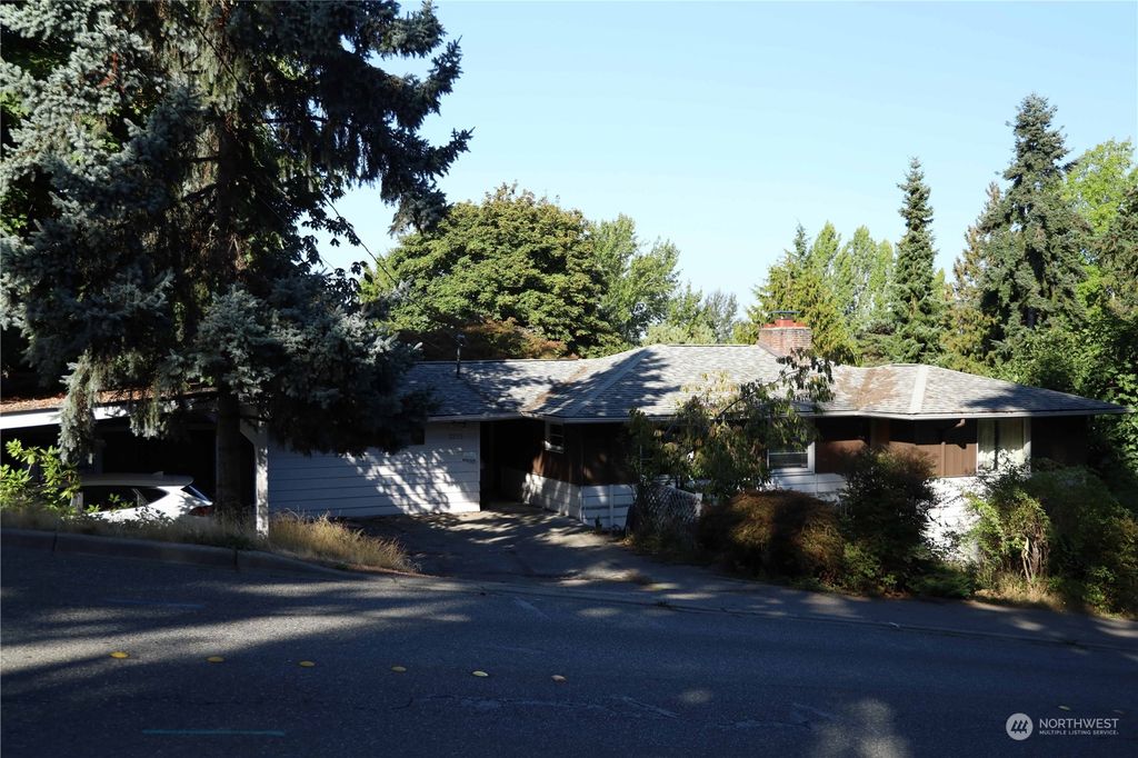 Photo of 2273 74th Avenue SE, Mercer Island, WA 98040 (MLS # 2154635)