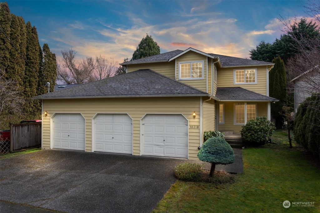 Photo of 10318 Ravenna Avenue NE, Seattle, WA 98125 (MLS # 2043286)