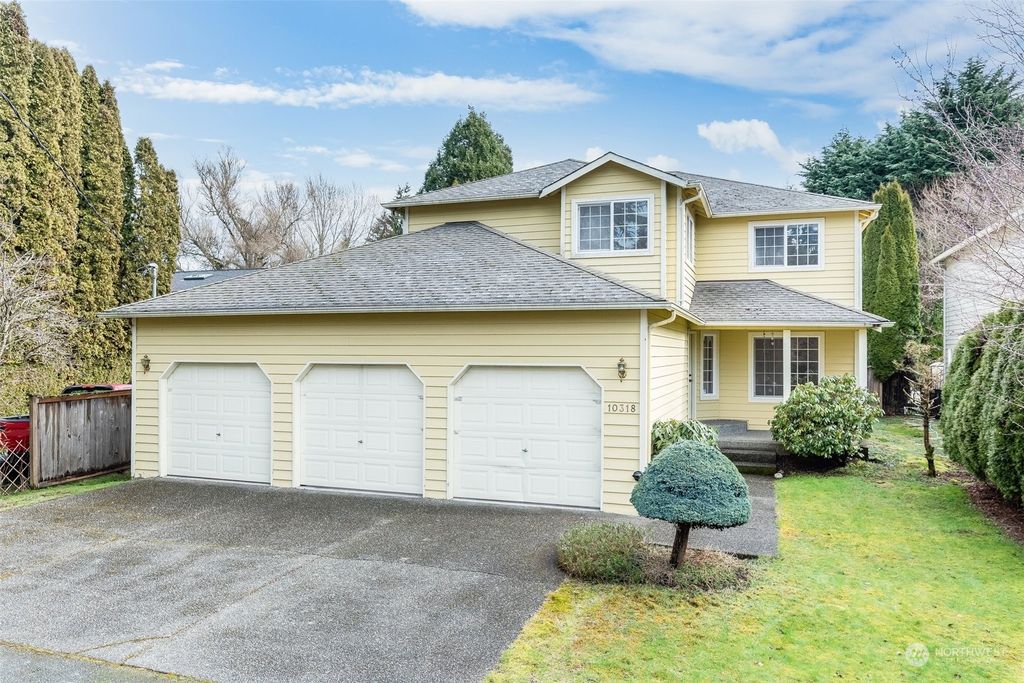 Photo of 10318 Ravenna Avenue NE, Seattle, WA 98125 (MLS # 2043286)