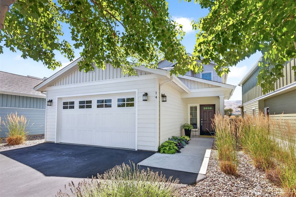 Photo of 2452 NW Columbia Avenue #14, East Wenatchee, WA 98802 (MLS # 2557472)