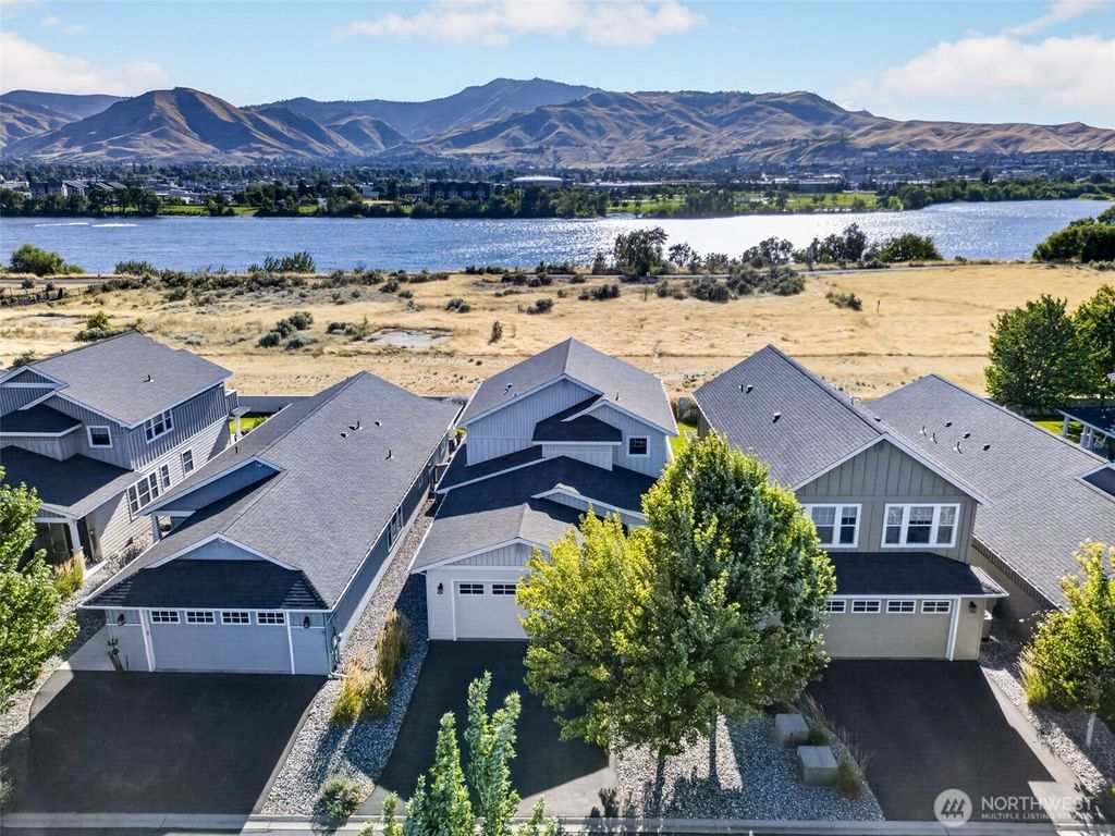 Photo of 2452 NW Columbia Avenue #14, East Wenatchee, WA 98802 (MLS # 2557472)