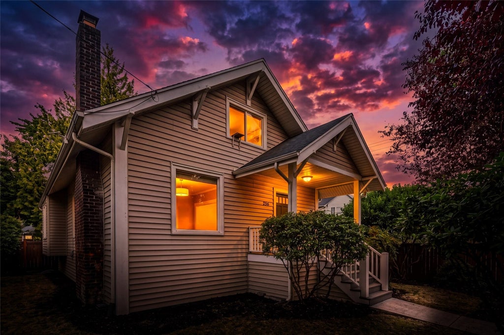 Photo of 256 NE 50th Street, Seattle, WA 98105 (MLS # 2596120)