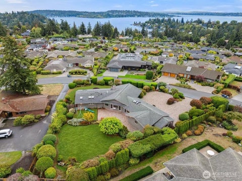 Photo of 9600 Hilltop Rd RD, Bellevue, WA 98004 (MLS # 2593293)