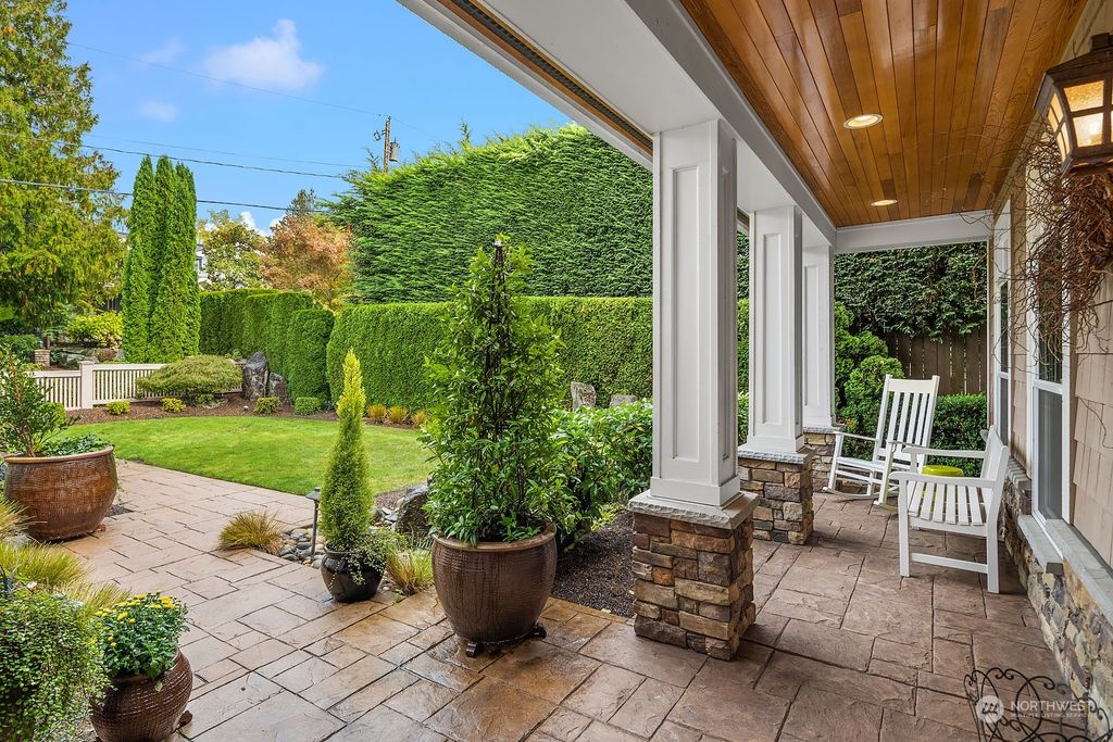 Photo of 541 13th Avenue W, Kirkland, WA 98033 (MLS # 2163759)