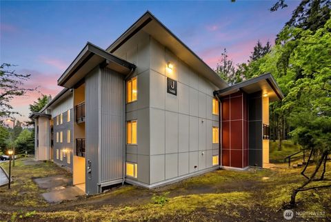 Photo of 14620 NE 31st Street #J102, Bellevue, WA 98007 (MLS # 2523997)