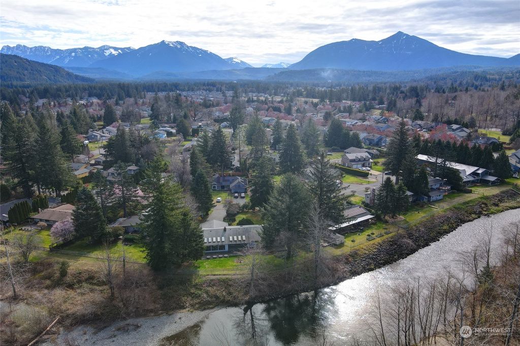 Photo of 925 Riverside Drive SE, North Bend, WA 98045 (MLS # 2049594)