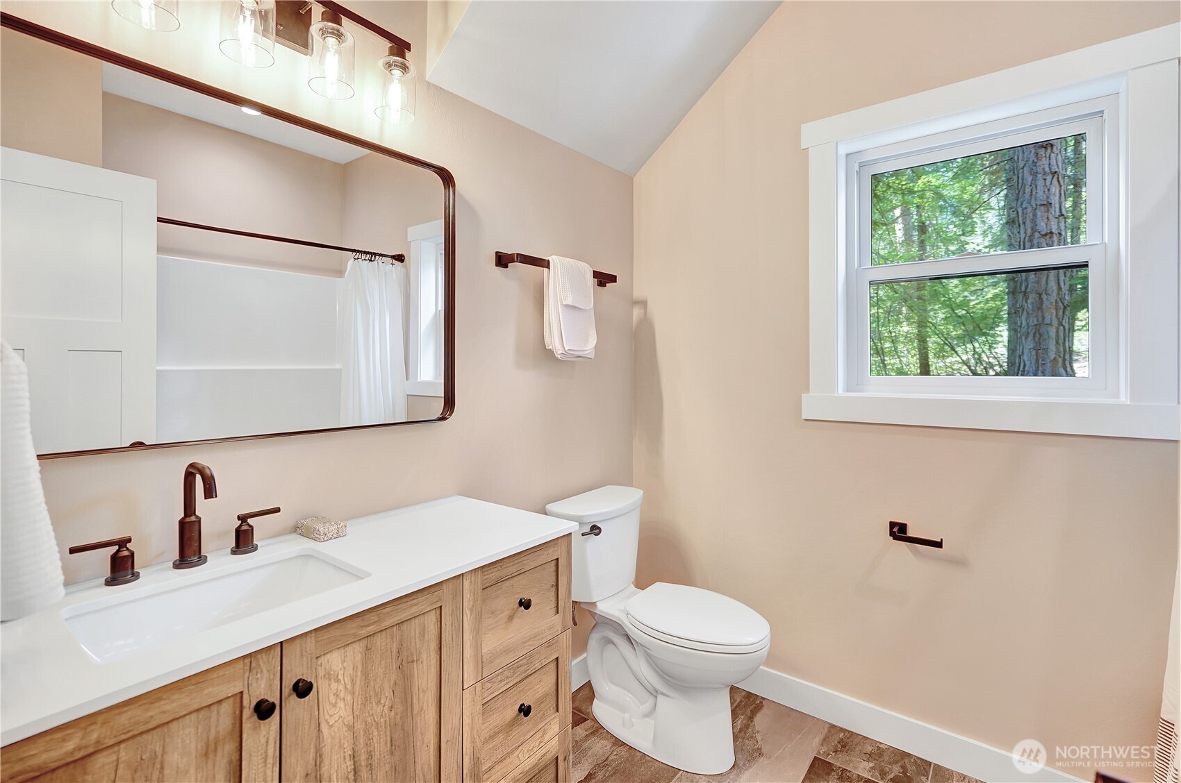 Leavenworth, Washington 98826, United States, 2 Bedrooms Bedrooms, ,2 BathroomsBathrooms,Residential,Pending,136098