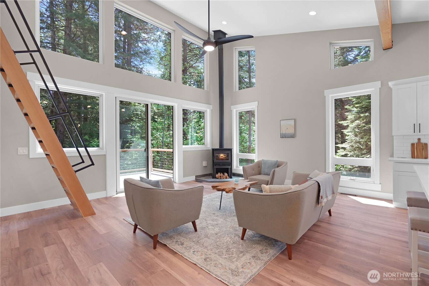 Leavenworth, Washington 98826, United States, 2 Bedrooms Bedrooms, ,2 BathroomsBathrooms,Residential,Pending,136098