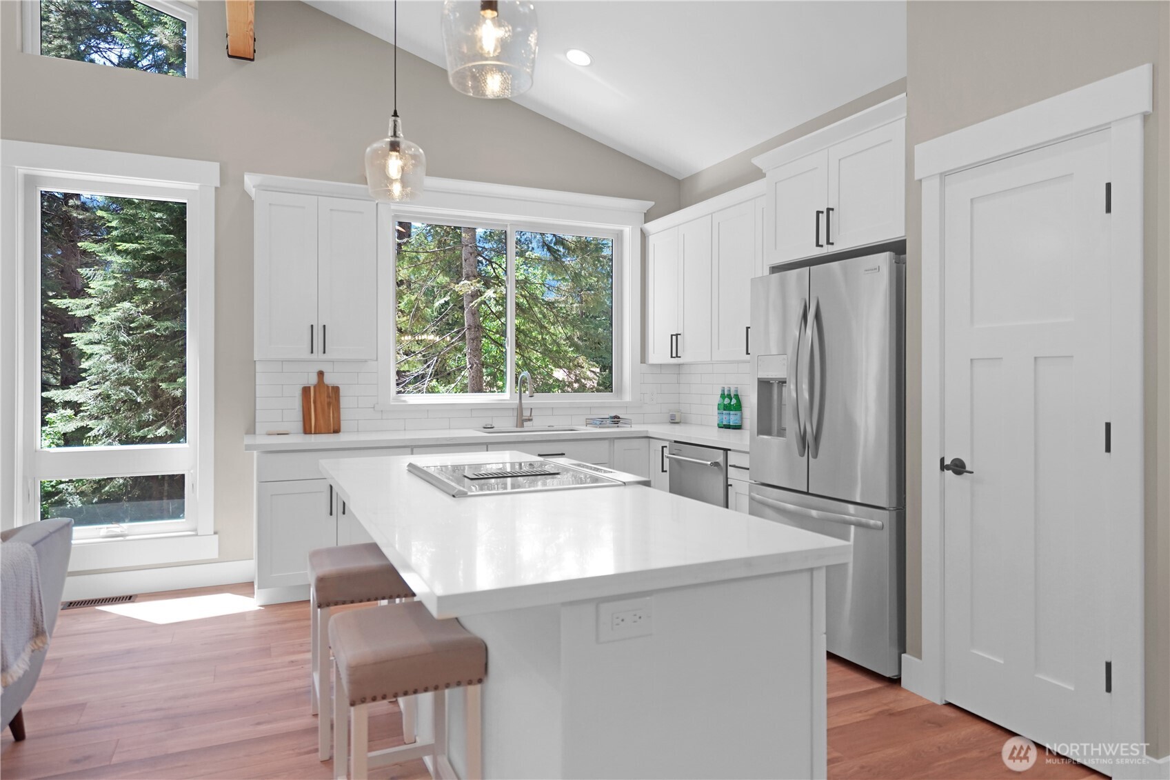 Leavenworth, Washington 98826, United States, 2 Bedrooms Bedrooms, ,2 BathroomsBathrooms,Residential,Pending,136098