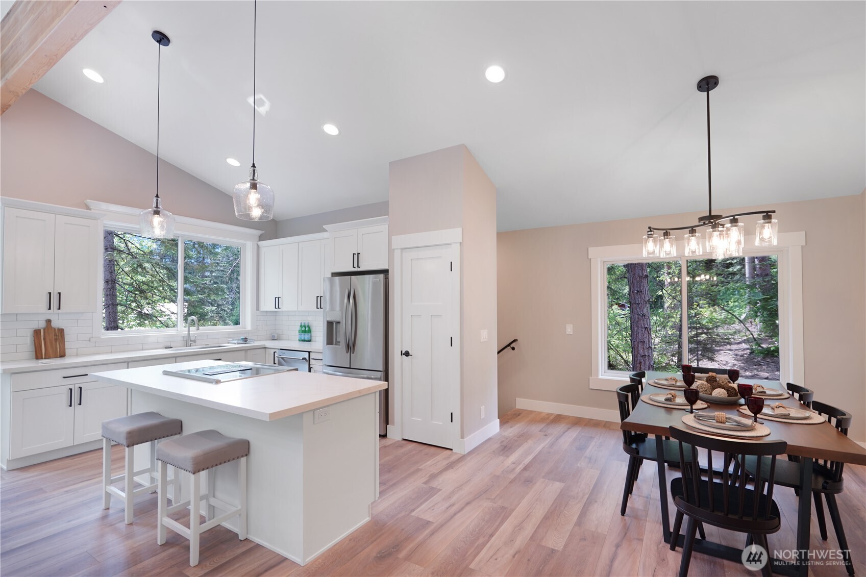 Leavenworth, Washington 98826, United States, 2 Bedrooms Bedrooms, ,2 BathroomsBathrooms,Residential,Pending,136098