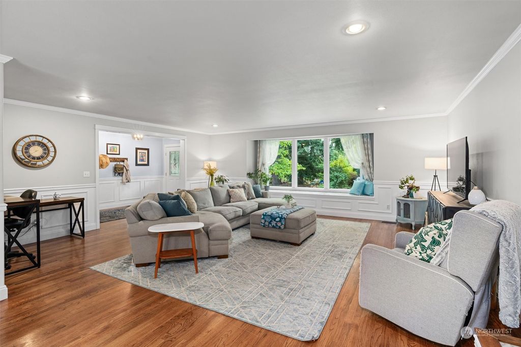 Photo of 4712 Black Forest Lane, Everett, WA 98203 (MLS # 2154229)