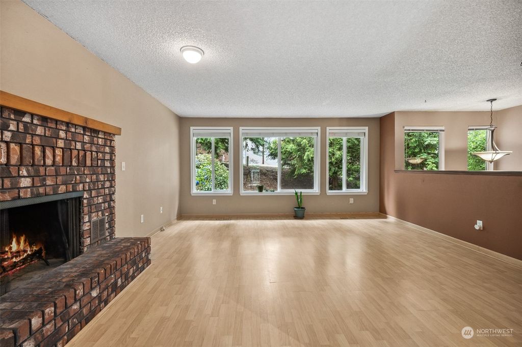 Photo of 14658 204th Avenue SE, Renton, WA 98059 (MLS # 2156171)
