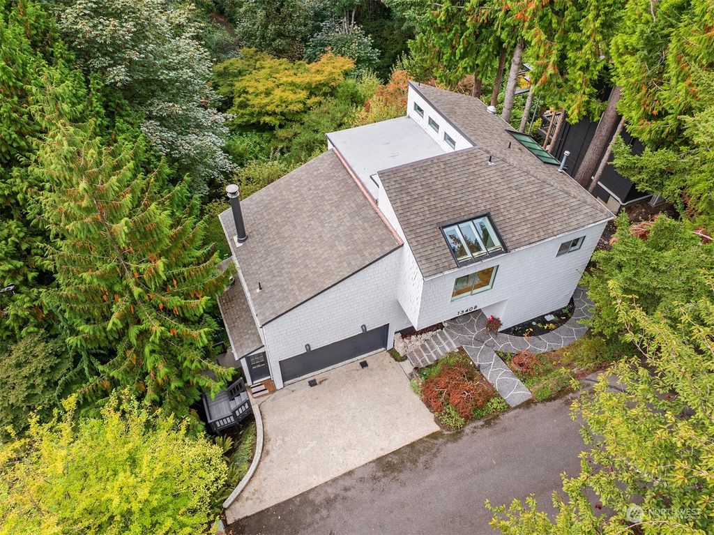 Photo of 13408 64th Terrace NE, Kirkland, WA 98034 (MLS # 2292135)