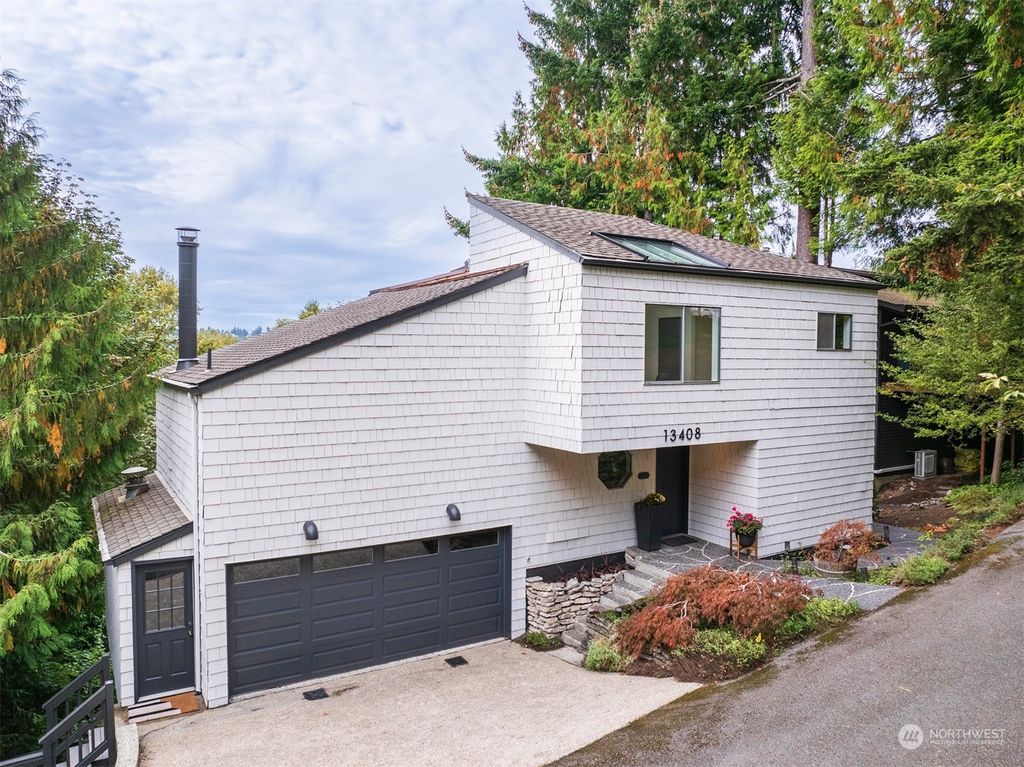Photo of 13408 64th Terrace NE, Kirkland, WA 98034 (MLS # 2292135)