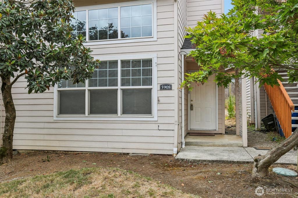 Photo of 5908 NE 35th Circle, Vancouver, WA 98661 (MLS # 2542639)