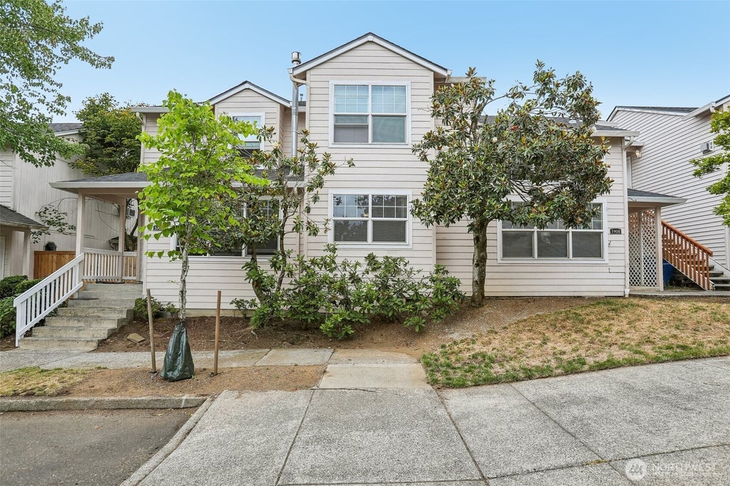 Photo of 5908 NE 35th Circle, Vancouver, WA 98661 (MLS # 2542639)