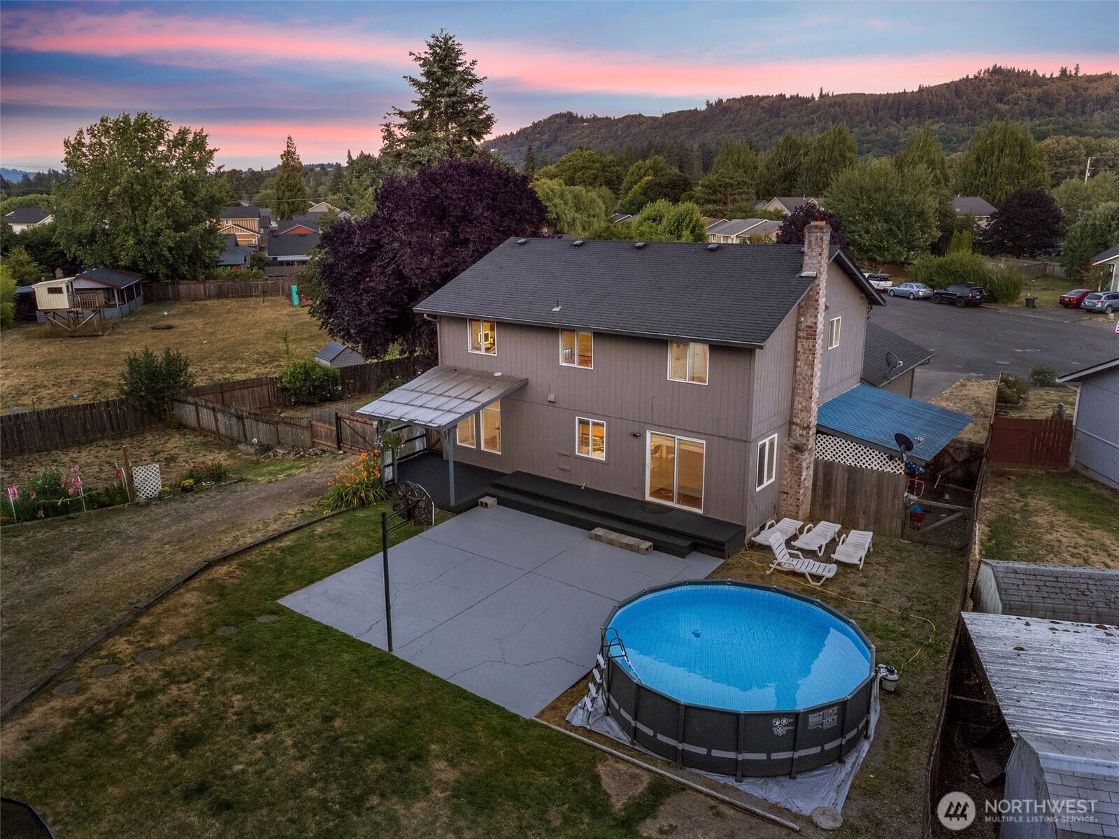 1833 Hawthorne Court