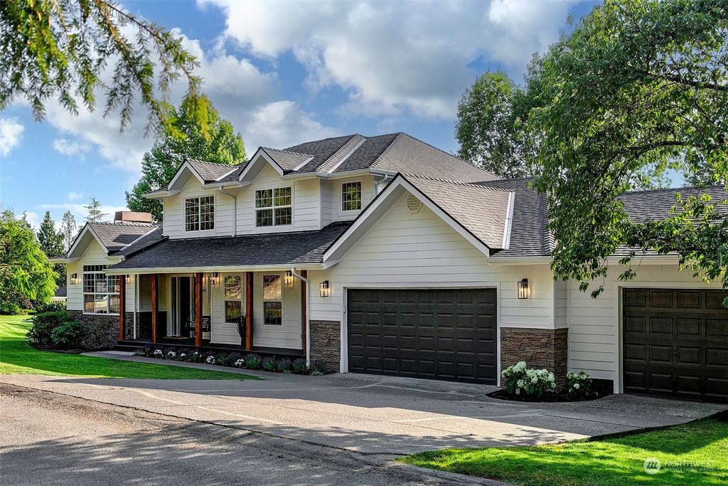 Photo of 17407 7th Place SW, Normandy Park, WA 98166 (MLS # 2268703)
