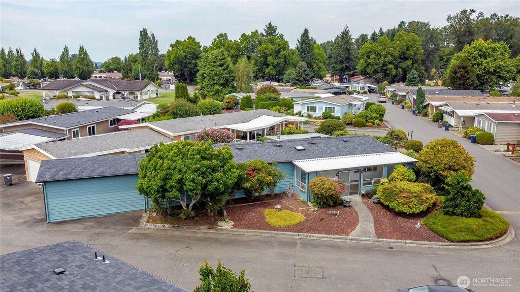 Photo of 1402 22nd Street NE #229, Auburn, WA 98002 (MLS # 2415664)