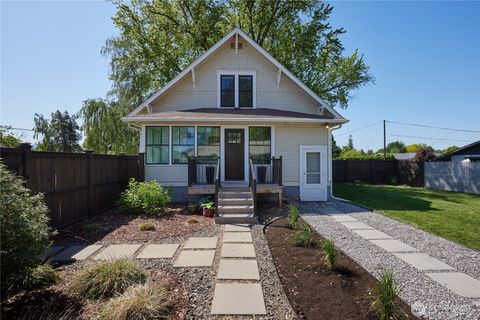 Photo of 1459 Jackson Street, Walla Walla, WA 99362 (MLS # 2518407)