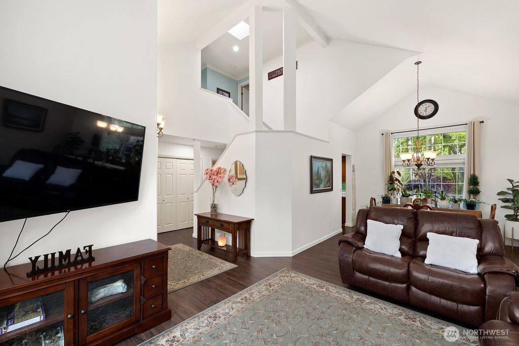 Photo of 1223 SW 318th Street, Federal Way, WA 98023 (MLS # 2369305)